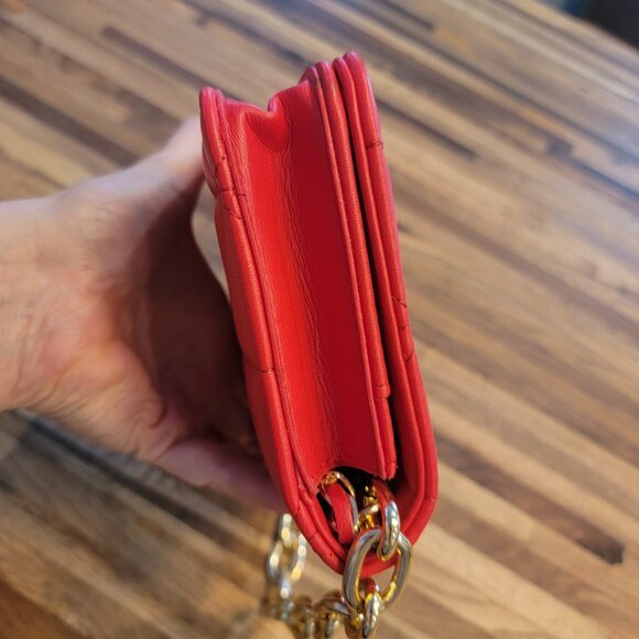 BEBE Red Quilted Faux Leather Crossbody Purse w Gold Chain Handstrap - Picture 15 of 16